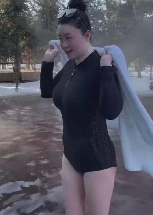 丰满泳装视频,泳装视频中的时尚风采